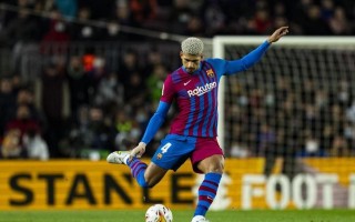 星空体育官网入口-巴塞罗那在比赛中继续占据主导