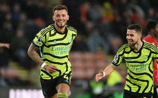 星空体育官网入口-阿森纳主场大胜，英超排名稳步上升