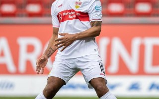 星空体育官网入口-斯图加特遭遇主场大败，降级困境愈发严峻