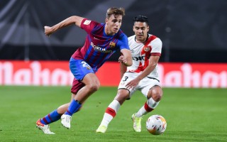 星空体育-巴塞罗那客场大胜，暂居西甲亚军