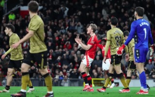 星空体育app-皇家社会主场战胜强敌，领头羊之争激烈