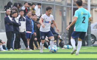 星空体育官方网站-激烈足球对决上演，球员竞技实力均衡