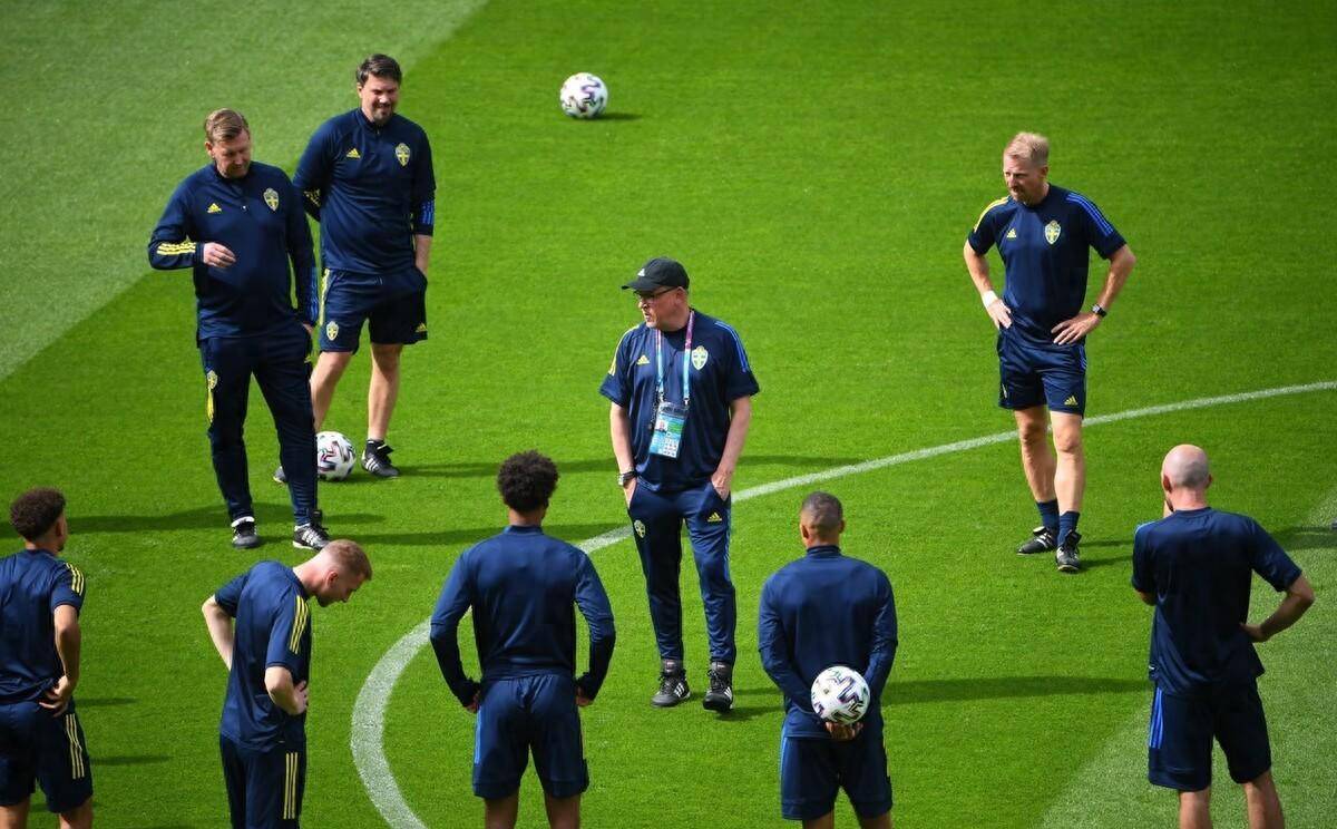 星空体育官网入口-瑞典队斩获关键胜利，顺利晋级欧洲杯8强！-第2张图片-星空体育官方网站