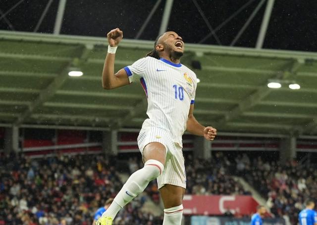 星空体育官网-欧洲国家队冠军赛前密集训练,球员状态达到巅峰-第1张图片-星空体育官方网站 星空体育官网-欧洲国家队冠军赛前密集训练,球员状态达到巅峰-第1张图片-星空体育官方网站